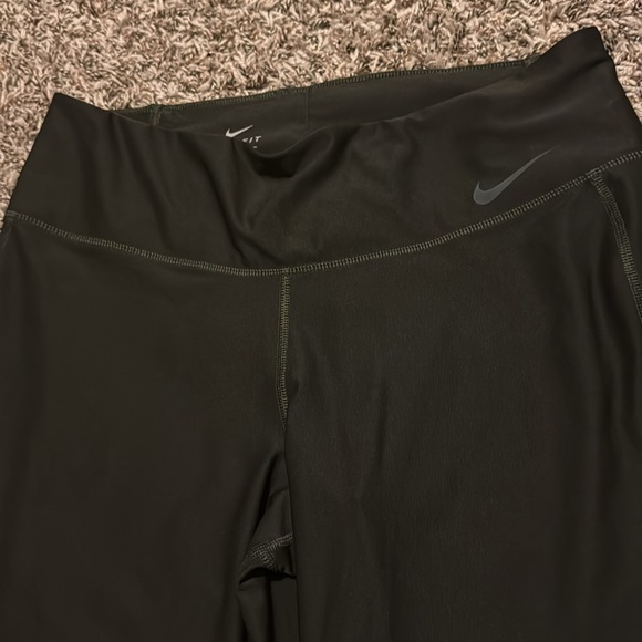 Women’s Nike capri leggings. Size large * - Picture 2 of 2